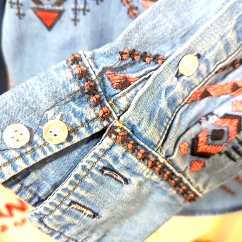 Driftwood Lana Western Embroidered Aztec Denim Button Shirt...Size Small - Picture 8 of 9